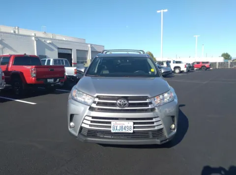 Photos of 2017 Toyota Highlander XLE for sale in Union Gap, WA at Toyota of Yakima