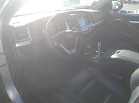 More photos of 2017 Toyota Highlander XLE at Toyota of Yakima, WA
