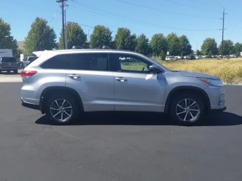 Photos of 2017 Toyota Highlander XLE for sale in Union Gap, WA at Toyota of Yakima