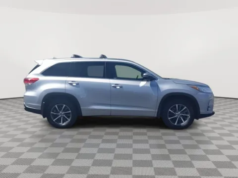 Photos of 2017 Toyota Highlander XLE for sale in Union Gap, WA at Toyota of Yakima