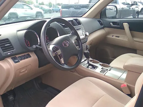 More photos of 2011 Toyota Highlander at Toyota of Yakima, WA