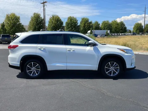 Photos of 2018 Toyota Highlander XLE for sale in Union Gap, WA at Toyota of Yakima