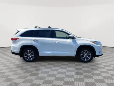 Photos of 2018 Toyota Highlander XLE for sale in Union Gap, WA at Toyota of Yakima