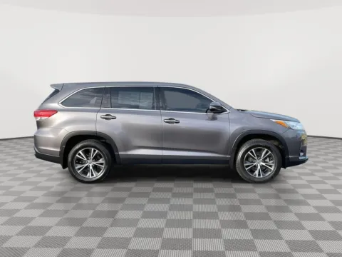 Photos of 2019 Toyota Highlander LE for sale in Union Gap, WA at Toyota of Yakima