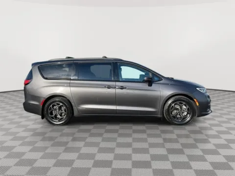 Photos of 2021 Chrysler Pacifica Hybrid Touring L for sale in Union Gap, WA at Toyota of Yakima