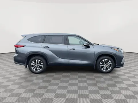 Photos of 2022 Toyota Highlander XLE for sale in Union Gap, WA at Toyota of Yakima