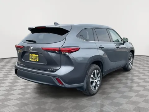 Another view of 2022 Toyota Highlander XLE for sale in Union Gap, WA at Toyota of Yakima