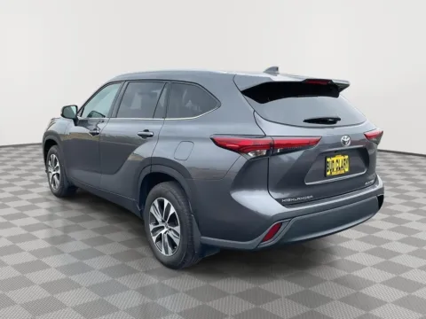 More photos of 2022 Toyota Highlander XLE at Toyota of Yakima, WA