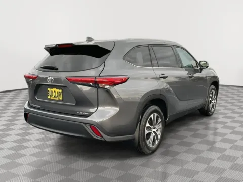 Another view of 2022 Toyota Highlander XLE for sale in Union Gap, WA at Toyota of Yakima