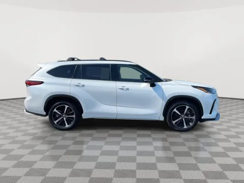 Photos of 2022 Toyota Highlander XSE for sale in Union Gap, WA at Toyota of Yakima