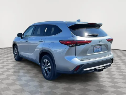 More photos of 2022 Toyota Highlander XLE at Toyota of Yakima, WA