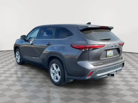 More photos of 2022 Toyota Highlander Hybrid LE at Toyota of Yakima, WA