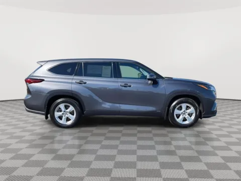 Photos of 2022 Toyota Highlander Hybrid LE for sale in Union Gap, WA at Toyota of Yakima