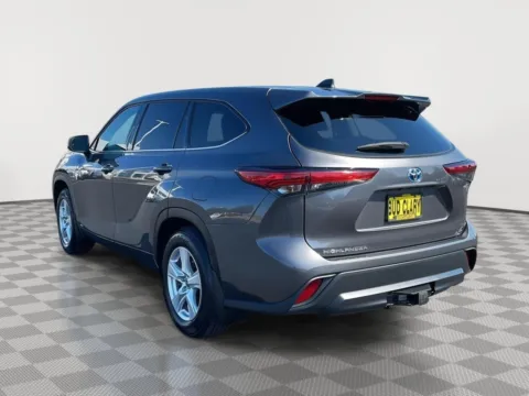 More photos of 2022 Toyota Highlander Hybrid LE at Toyota of Yakima, WA