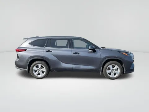 Photos of 2022 Toyota Highlander Hybrid LE for sale in Union Gap, WA at Toyota of Yakima