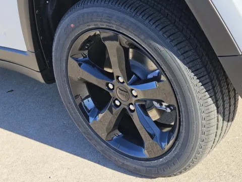 More photos of 2025 Jeep Grand Cherokee Altitude X at Nottingham Chrysler Dodge Jeep Ram of Sulphur Springs, TX