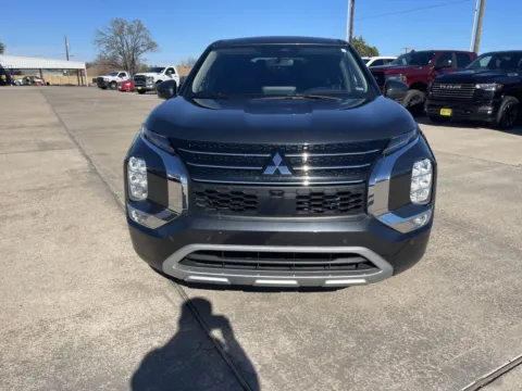 Photos of 2024 MITSUBISHI OUTLANDER SE BLACK EDITION W/PANO R for sale in Sulphur Springs, TX at Nottingham Chrysler Dodge Jeep Ram of Sulphur Springs