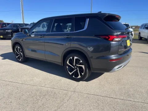 More photos of 2024 MITSUBISHI OUTLANDER SE BLACK EDITION W/PANO R at Nottingham Chrysler Dodge Jeep Ram of Sulphur Springs, TX