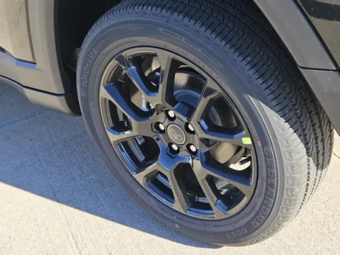 More photos of 2026 Jeep Compass Latitude Altitude at Nottingham Chrysler Dodge Jeep Ram of Sulphur Springs, TX