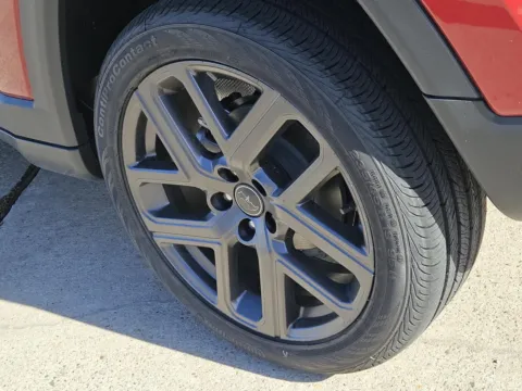 More photos of 2026 Jeep Compass Latitude Altitude at Nottingham Chrysler Dodge Jeep Ram of Sulphur Springs, TX