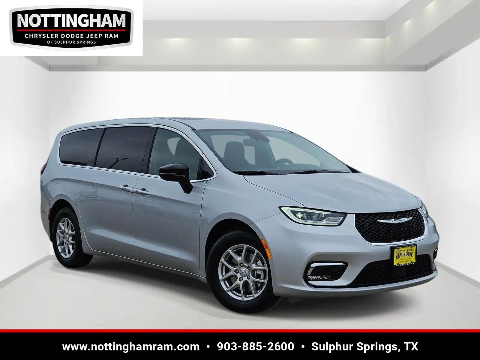 2026 Chrysler Pacifica Select's photo