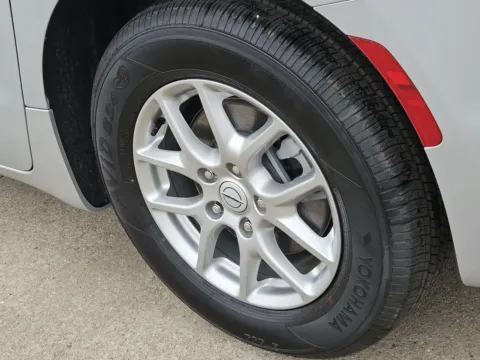 More photos of 2026 Chrysler Pacifica Select at Nottingham Chrysler Dodge Jeep Ram of Sulphur Springs, TX