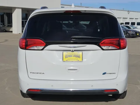 More photos of 2018 Chrysler Pacifica Hybrid Limited at Nottingham Chrysler Dodge Jeep Ram of Sulphur Springs, TX