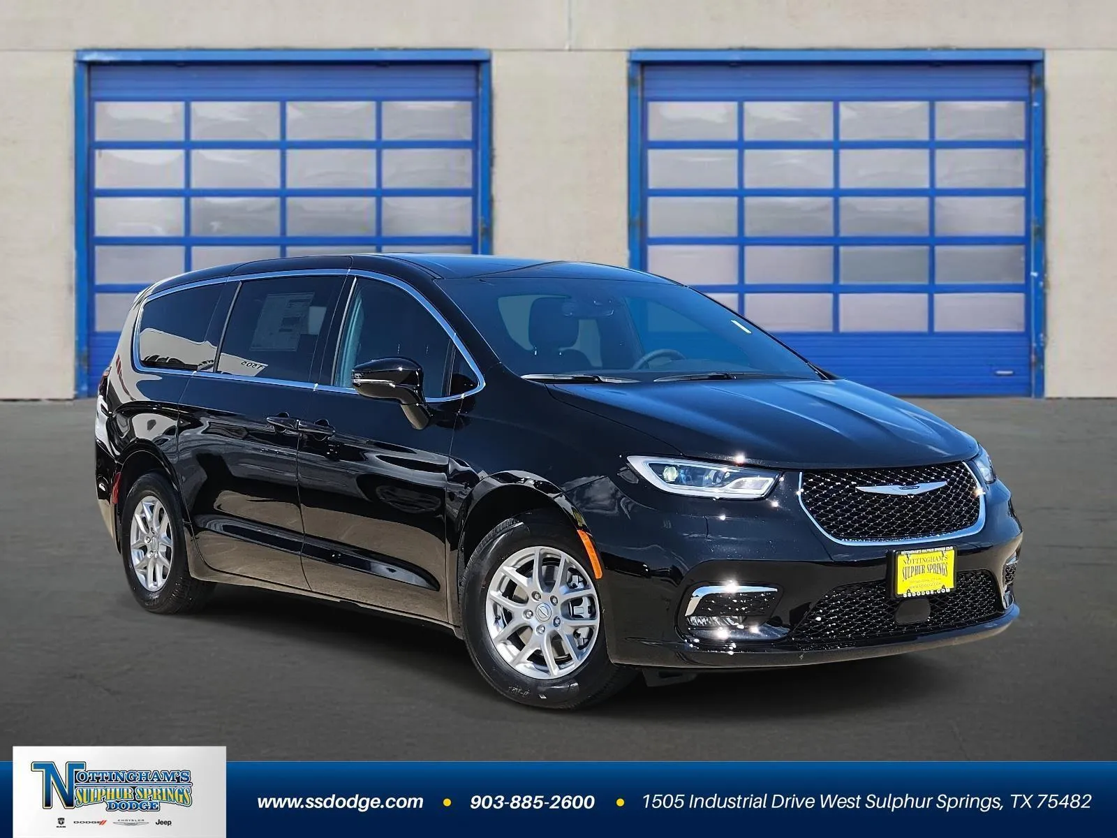 2026 Chrysler Pacifica Select's photo