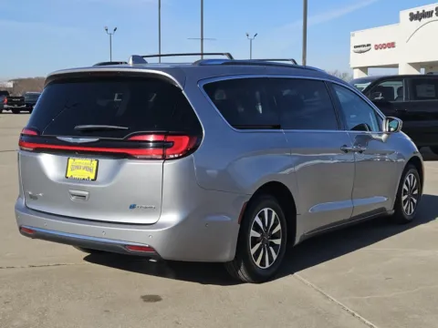 More photos of 2021 Chrysler Pacifica Hybrid Touring L at Nottingham Chrysler Dodge Jeep Ram of Sulphur Springs, TX