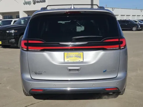 More photos of 2021 Chrysler Pacifica Hybrid Touring L at Nottingham Chrysler Dodge Jeep Ram of Sulphur Springs, TX