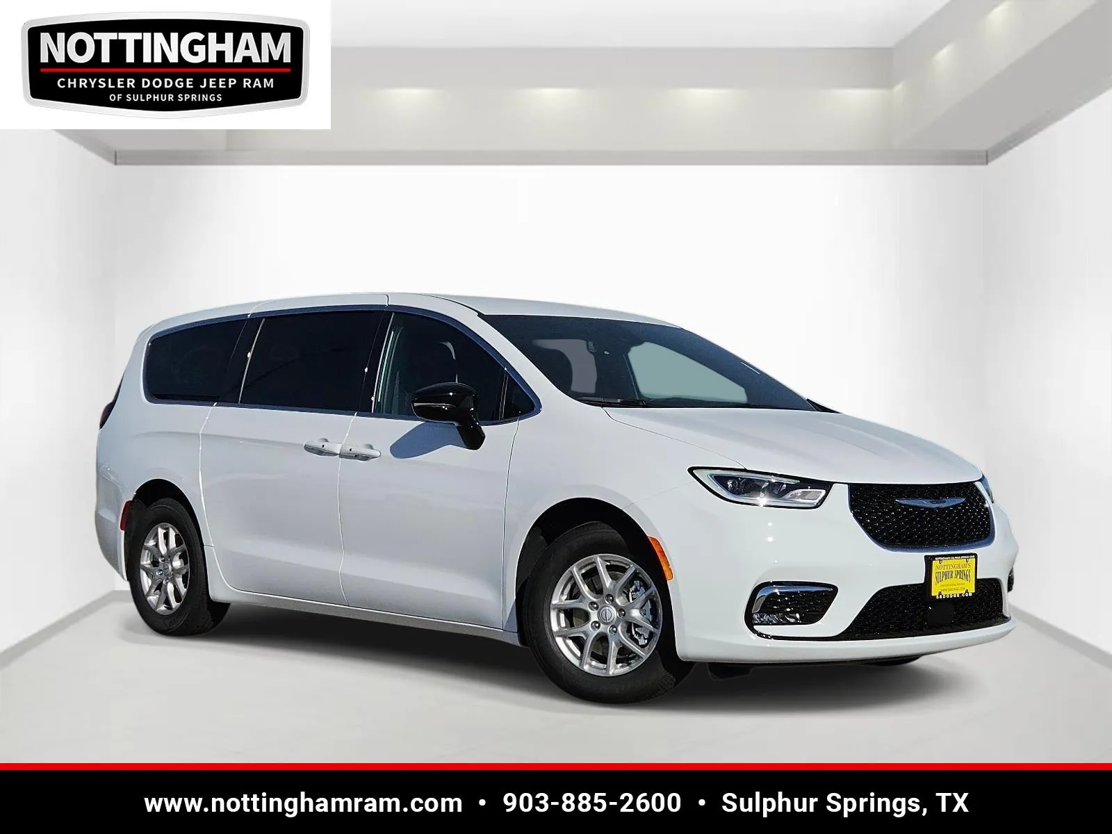 2026 Chrysler Pacifica Select's photo