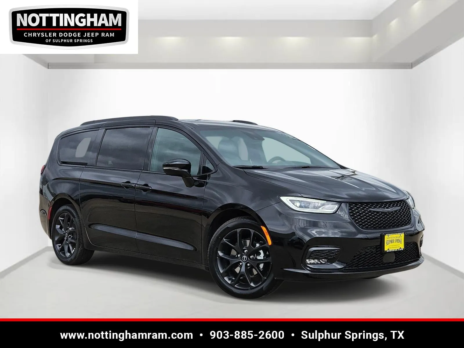 2026 Chrysler Pacifica Select's photo
