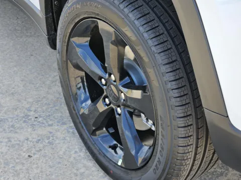 More photos of 2025 Jeep Grand Cherokee Limited at Nottingham Chrysler Dodge Jeep Ram of Sulphur Springs, TX