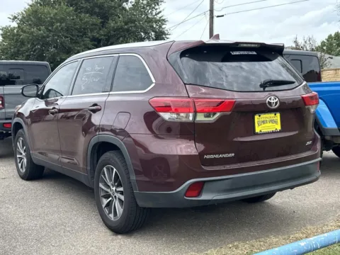 More photos of 2019 Toyota Highlander XLE at Nottingham Chrysler Dodge Jeep Ram of Sulphur Springs, TX