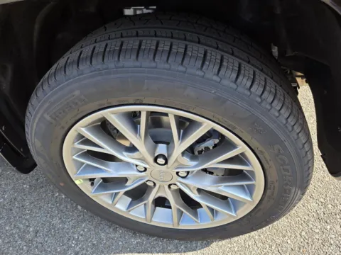 More photos of 2025 Jeep Grand Cherokee Summit at Nottingham Chrysler Dodge Jeep Ram of Sulphur Springs, TX