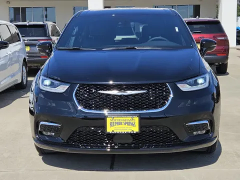 Photos of 2026 Chrysler Pacifica Select for sale in Sulphur Springs, TX at Nottingham Chrysler Dodge Jeep Ram of Sulphur Springs
