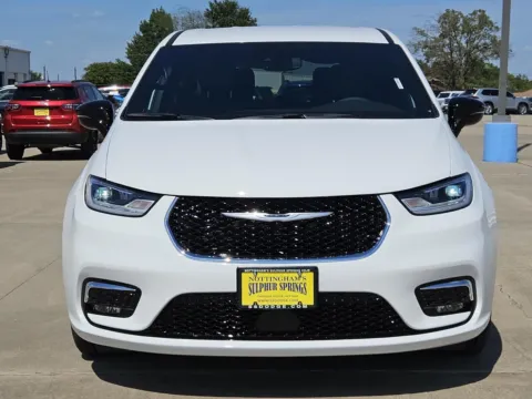 Photos of 2026 Chrysler Pacifica Select for sale in Sulphur Springs, TX at Nottingham Chrysler Dodge Jeep Ram of Sulphur Springs