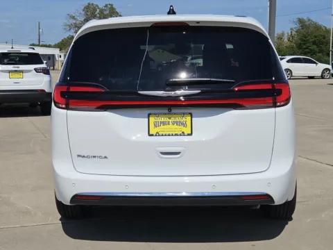 More photos of 2026 Chrysler Pacifica Select at Nottingham Chrysler Dodge Jeep Ram of Sulphur Springs, TX