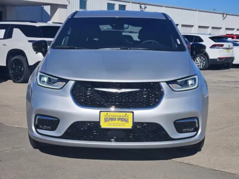 Photos of 2026 Chrysler Pacifica Select for sale in Sulphur Springs, TX at Nottingham Chrysler Dodge Jeep Ram of Sulphur Springs