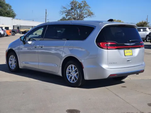 More photos of 2026 Chrysler Pacifica Select at Nottingham Chrysler Dodge Jeep Ram of Sulphur Springs, TX