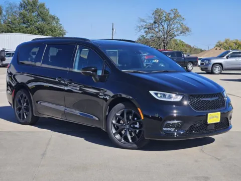 Black 2026 Chrysler Pacifica Limited for sale in Sulphur Springs, TX