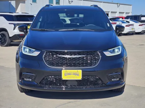 Photos of 2026 Chrysler Pacifica Limited for sale in Sulphur Springs, TX at Nottingham Chrysler Dodge Jeep Ram of Sulphur Springs