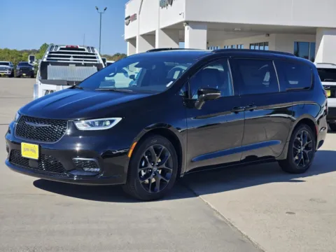 Another view of 2026 Chrysler Pacifica Limited for sale in Sulphur Springs, TX at Nottingham Chrysler Dodge Jeep Ram of Sulphur Springs