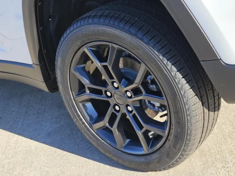 More photos of 2025 Jeep Grand Cherokee Limited at Nottingham Chrysler Dodge Jeep Ram of Sulphur Springs, TX
