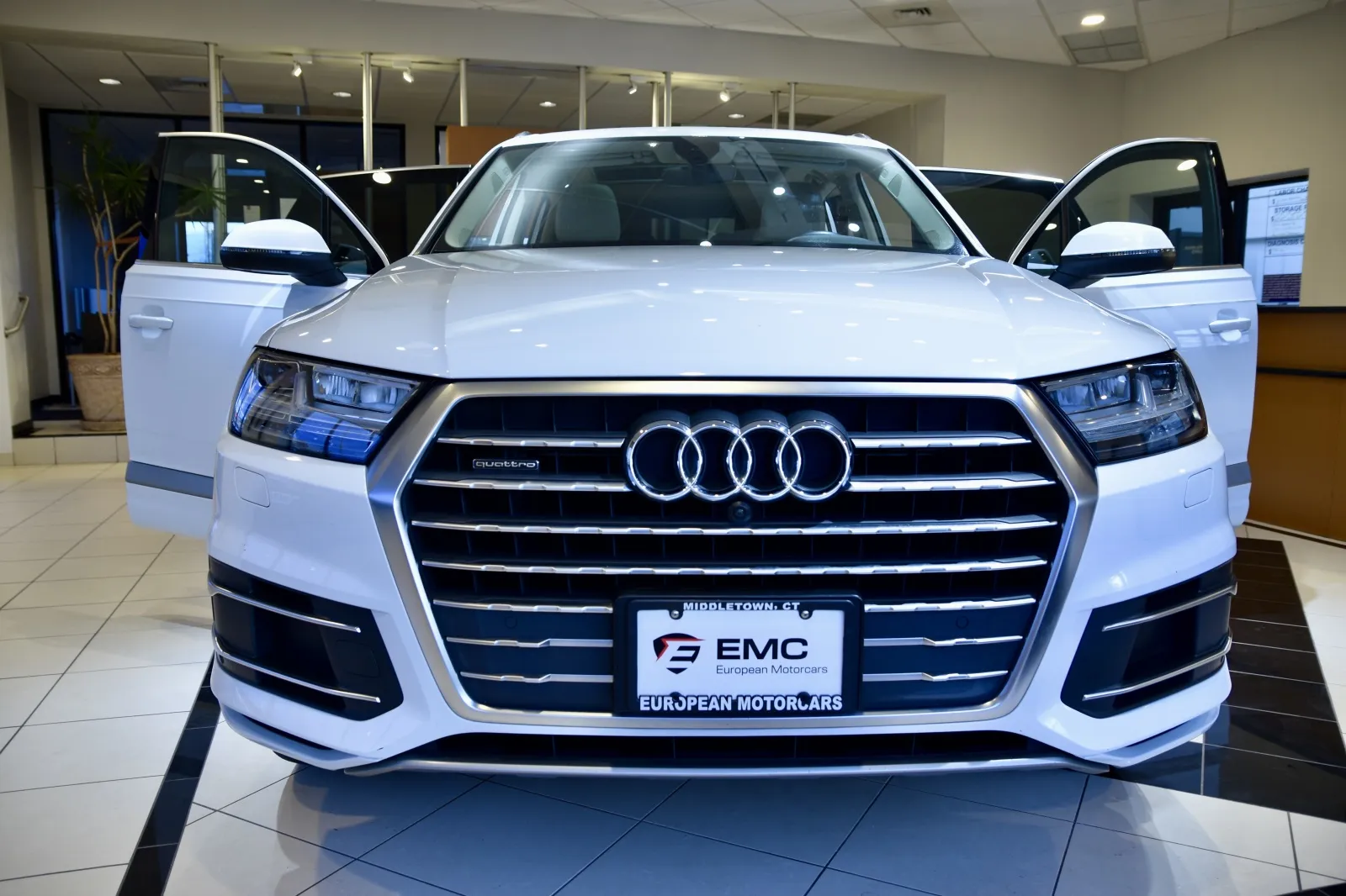 Photos of 2019 Audi Q7 quattro Progressiv 45 TFSI for sale in Middletown, CT at European Motorcars