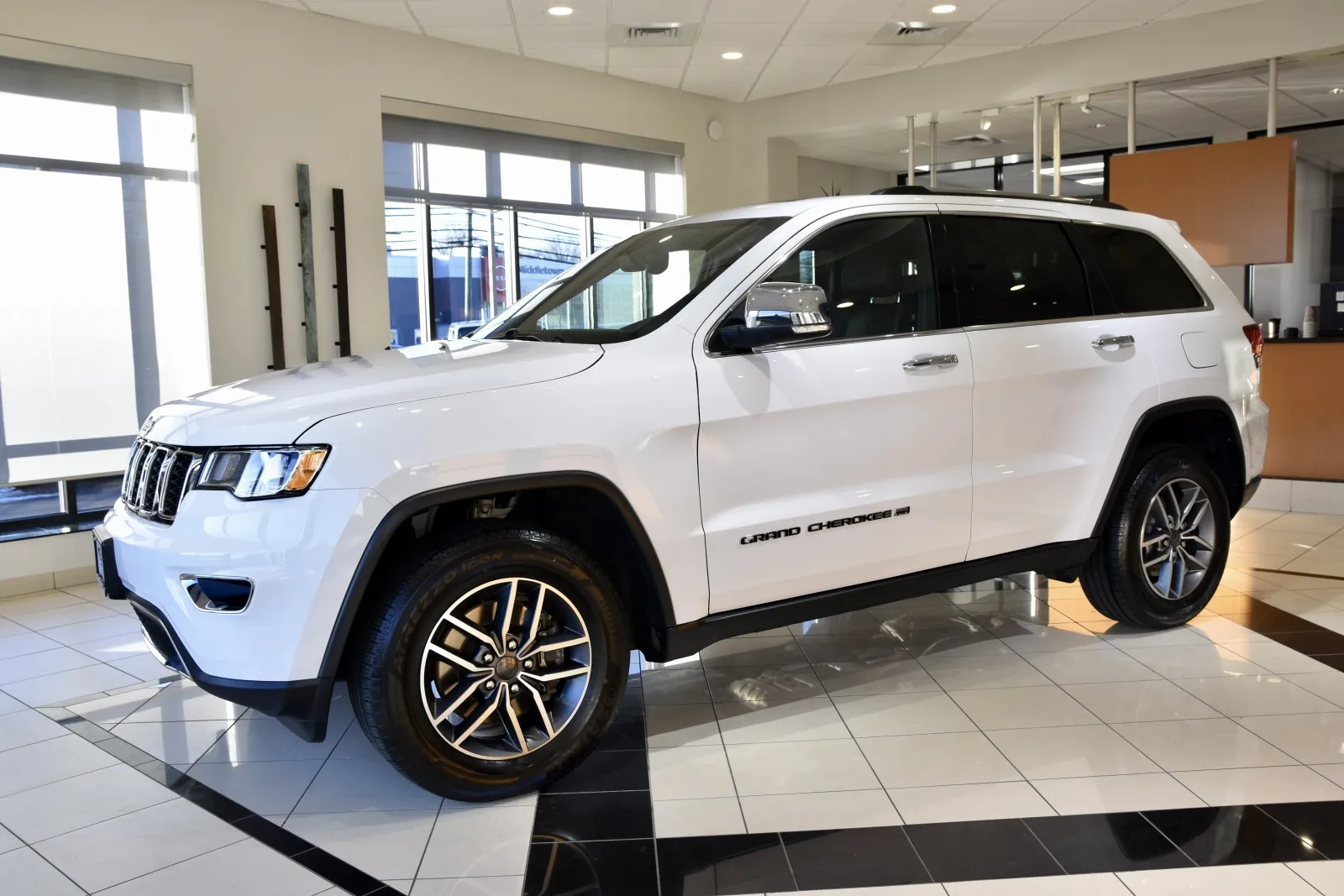 Another view of 2022 Jeep Grand Cherokee WK Limited for sale in Middletown, CT at European Motorcars