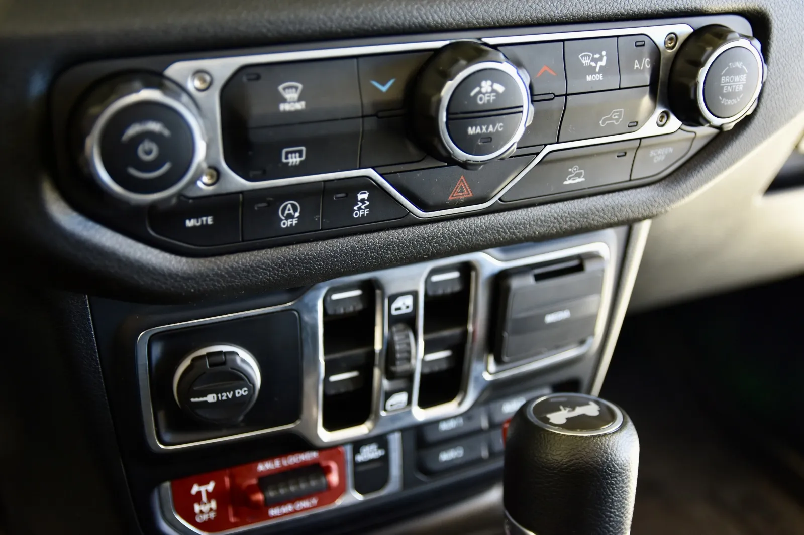 2024 Jeep Wrangler 4-Door Willys - Photo 15
