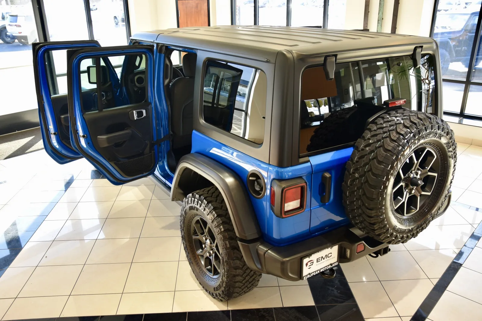 2024 Jeep Wrangler 4-Door Willys - Photo 8