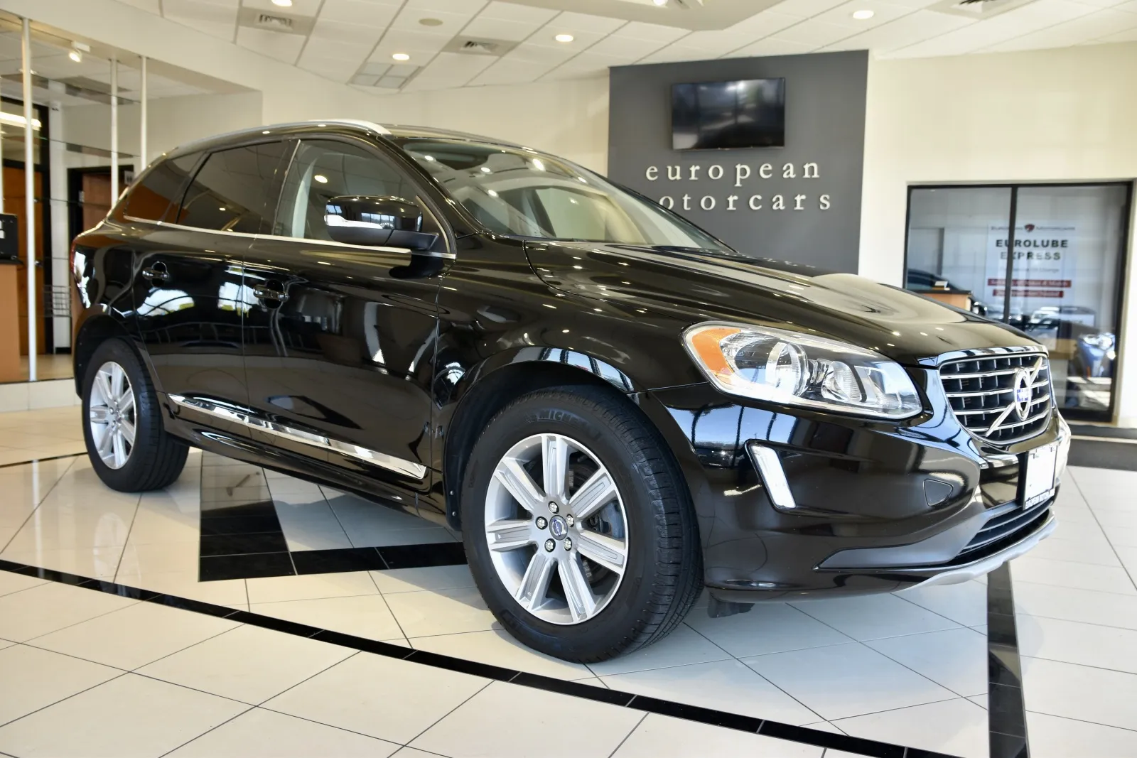 Black 2016 Volvo XC60 T5 Premier for sale in Middletown, CT