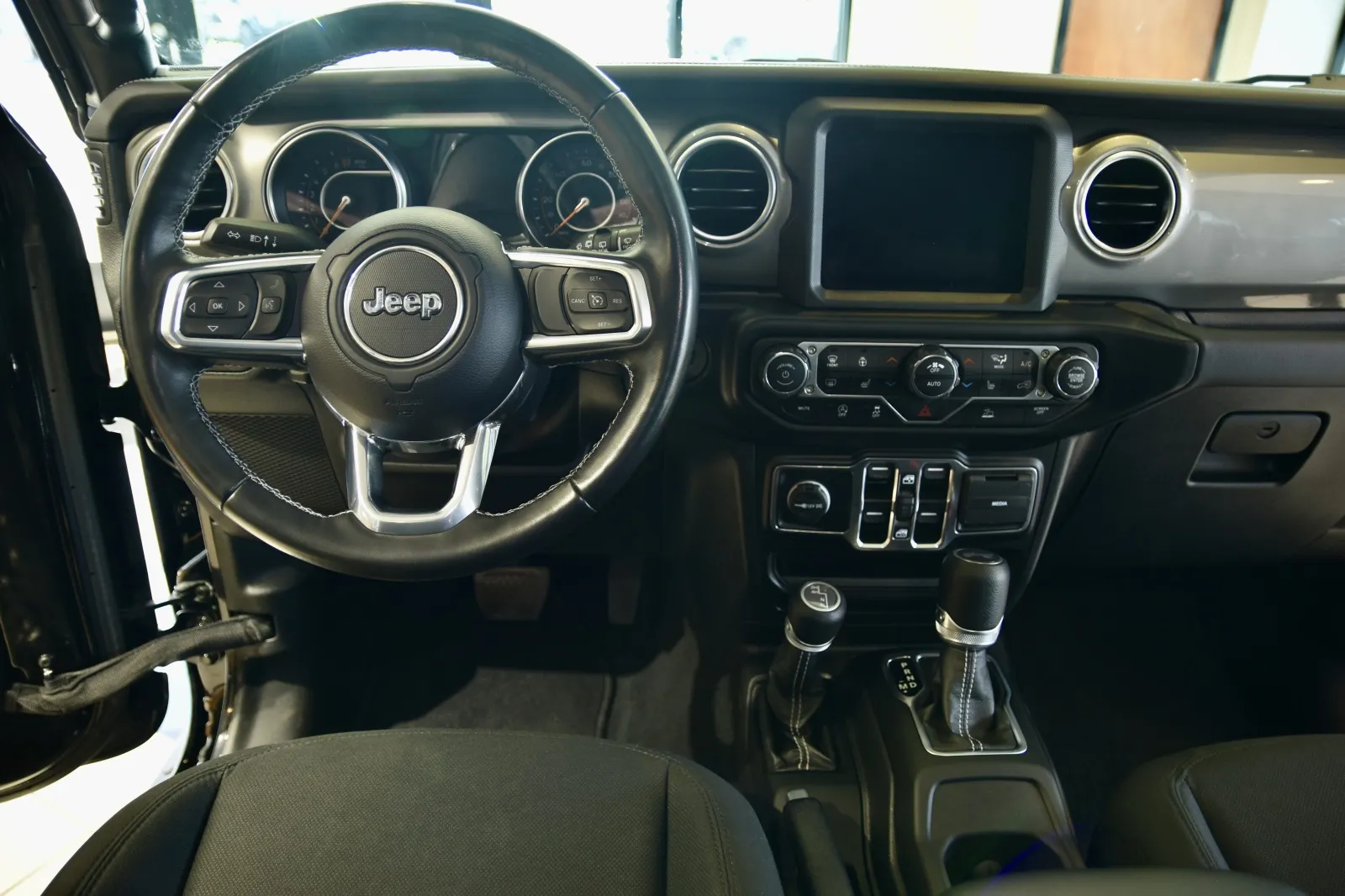 2022 Jeep Wrangler Unlimited Sahara - Photo 13